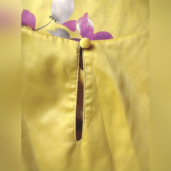 APT. 9 MISSES/TEENS SIZE LARGE GOLDEN YELLOW FLORAL SLEEVELESS TOP TANK NWOT - Picture 4 of 7